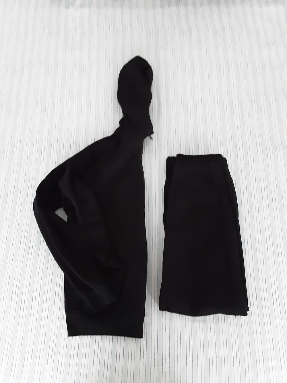 Uniqlo Heattech Pile Lined Zip Up Sweater & Sweatpants.